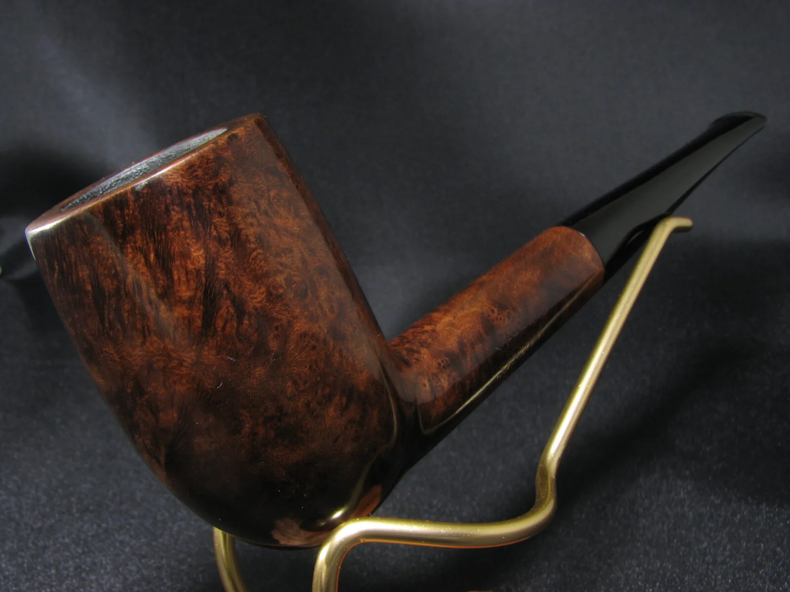 VAUEN Dr. Perl D.R.W.Z. 3232 - Very Keen on Pipes