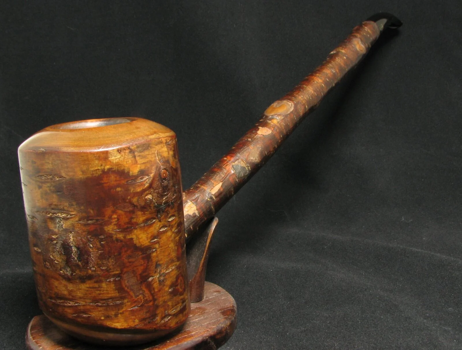weed pipe vs tobacco pipe Materials and Construction